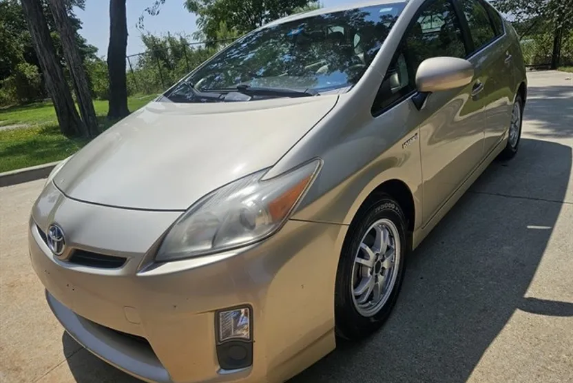 2010 Toyota Prius Two photo 1