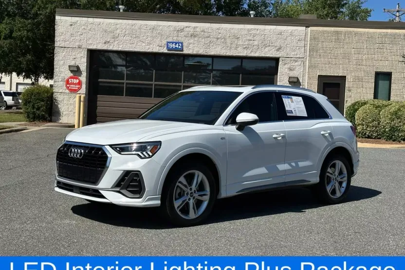 2023 Audi Q3 S line Premium Plus photo 1