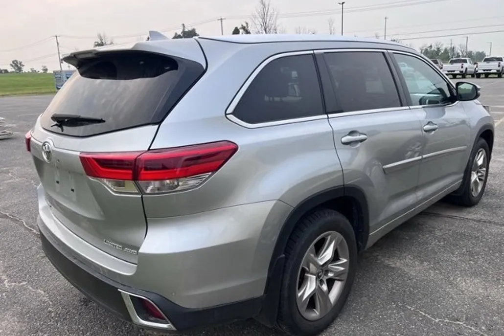2019 Toyota Highlander Limited Platinum photo 1