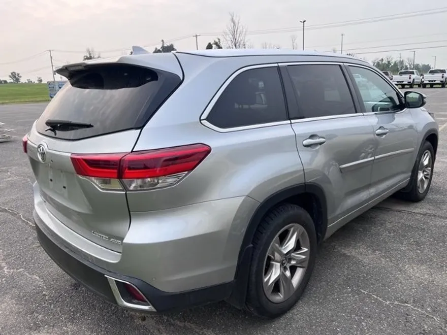 2019 Toyota Highlander Limited Platinum photo 1
