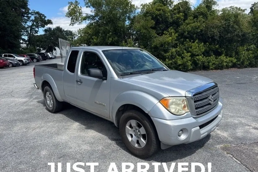 2010 Suzuki Equator photo 1