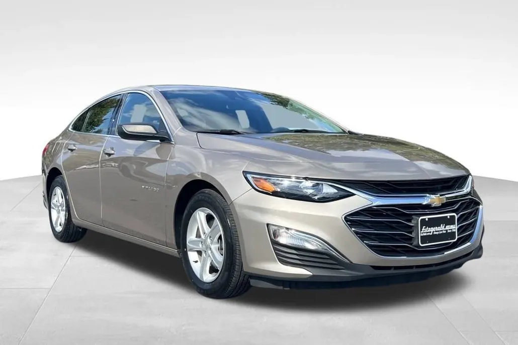 2023 Chevrolet Malibu LS photo 1