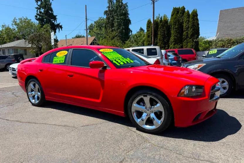 2014 Dodge Charger SXT photo 1