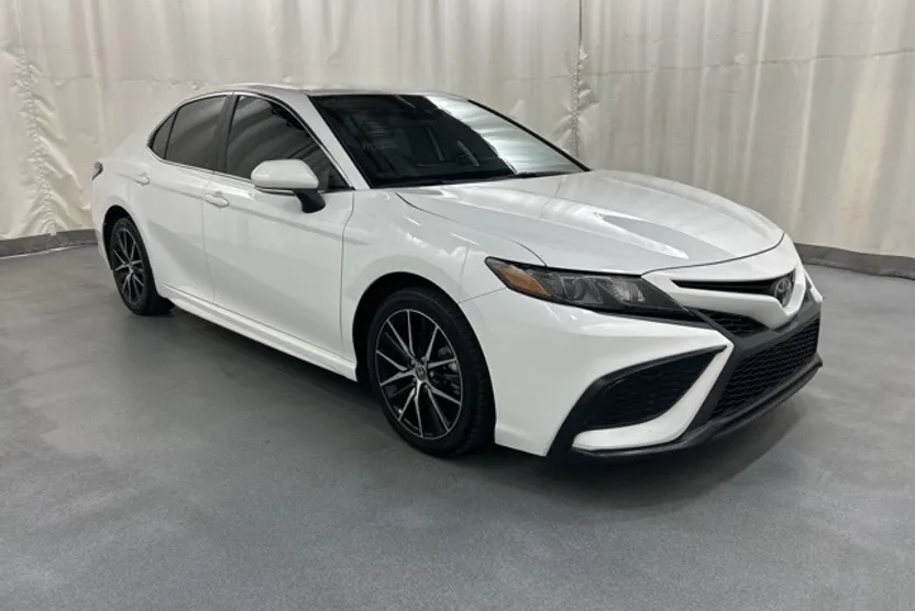2024 Toyota Camry SE photo 1