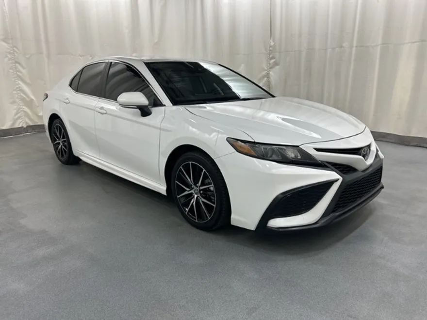 2024 Toyota Camry SE photo 1