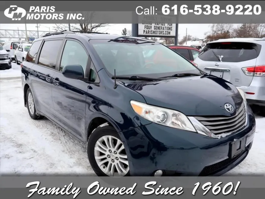 2011 Toyota Sienna XLE photo 1