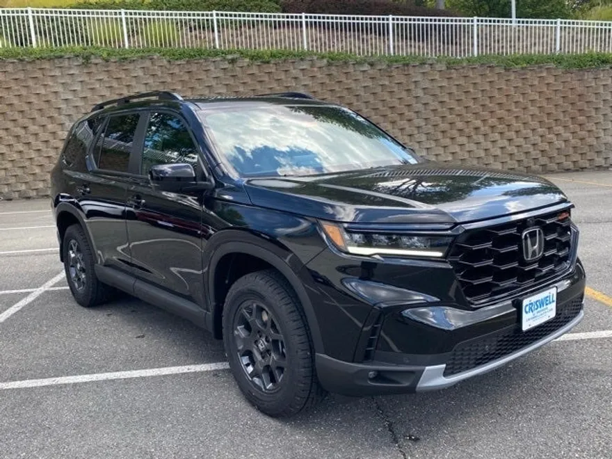 2025 Honda Pilot TrailSport photo 1