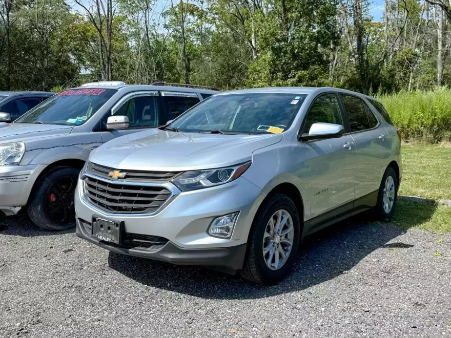 2021 Chevrolet Equinox LT photo 1