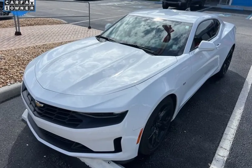 2022 Chevrolet Camaro 1LT photo 1