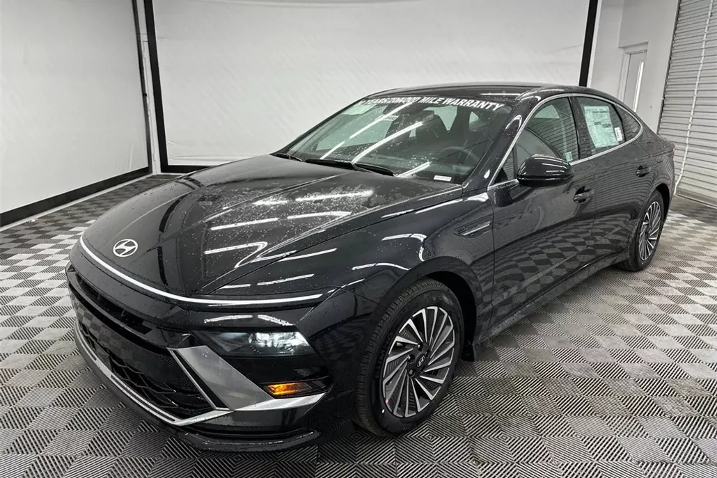 2025 Hyundai Sonata Hybrid SE photo 1