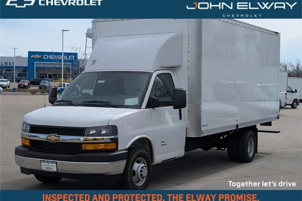 2024 Chevrolet Express Cutaway photo 1