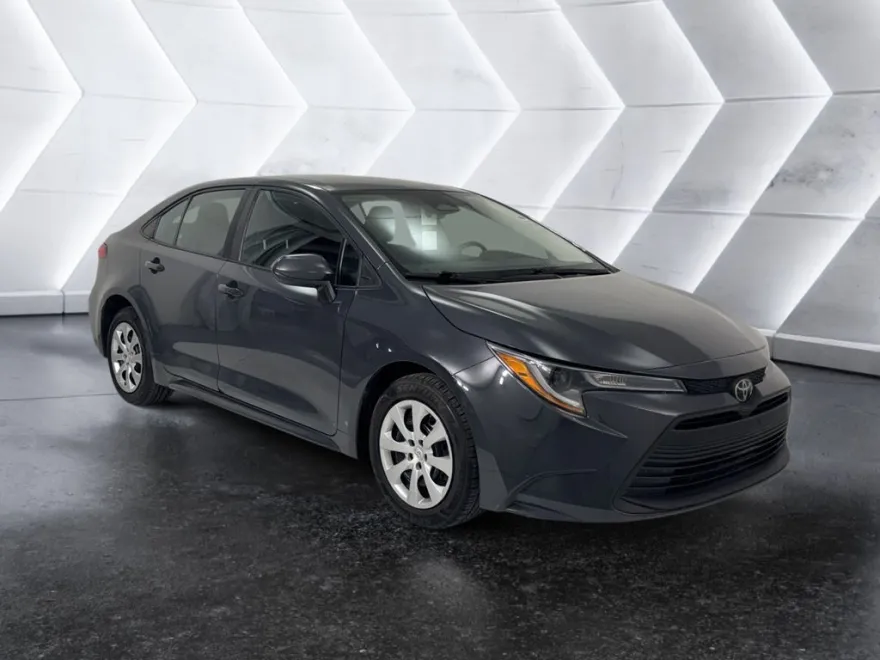 2023 Toyota Corolla LE photo 1