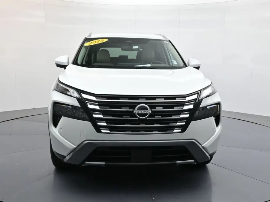 2025 Nissan Rogue SL photo 1