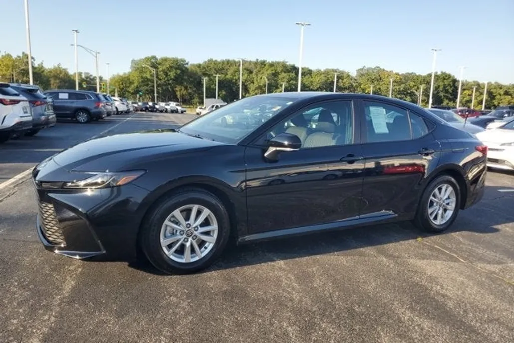 2025 Toyota Camry LE photo 1