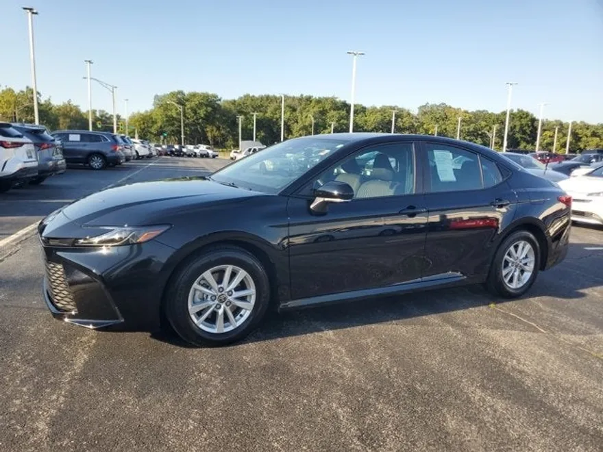 2025 Toyota Camry LE photo 1