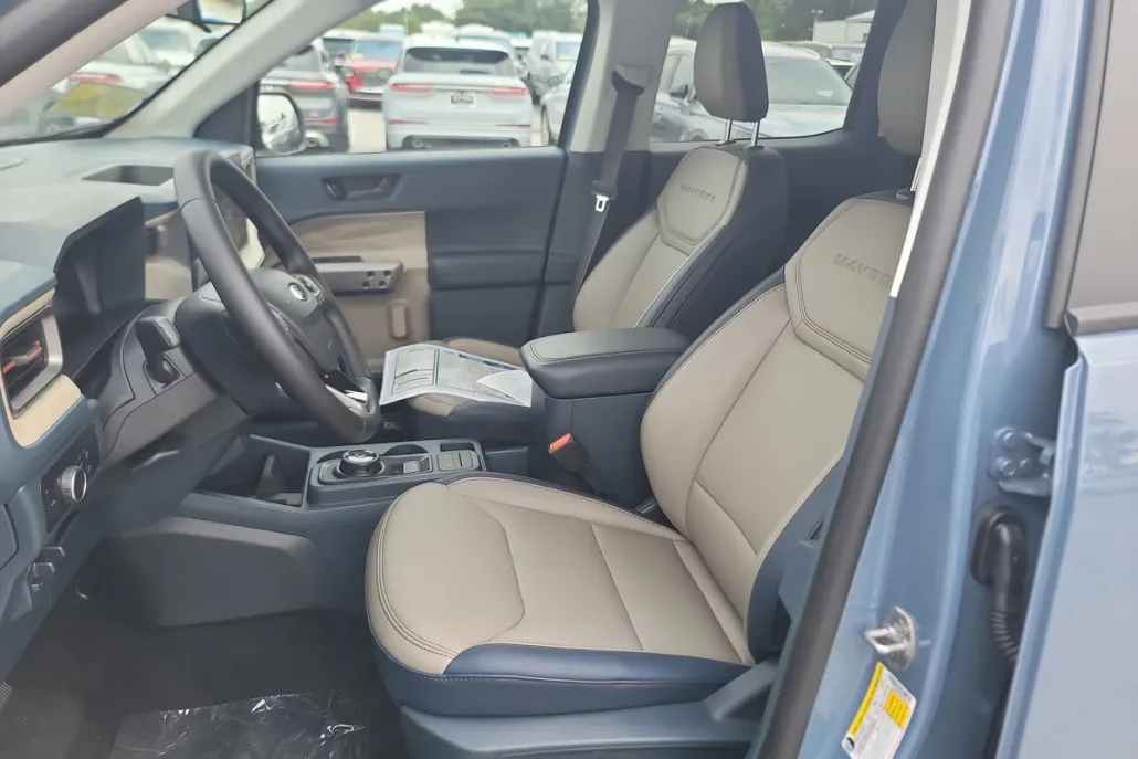 2025 Ford Maverick Lariat photo 1