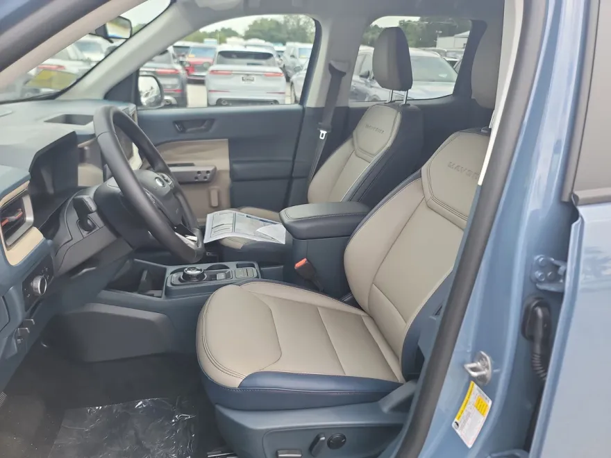2025 Ford Maverick Lariat photo 1