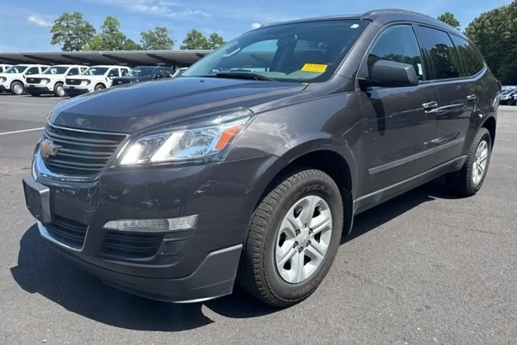 2017 Chevrolet Traverse LS photo 1