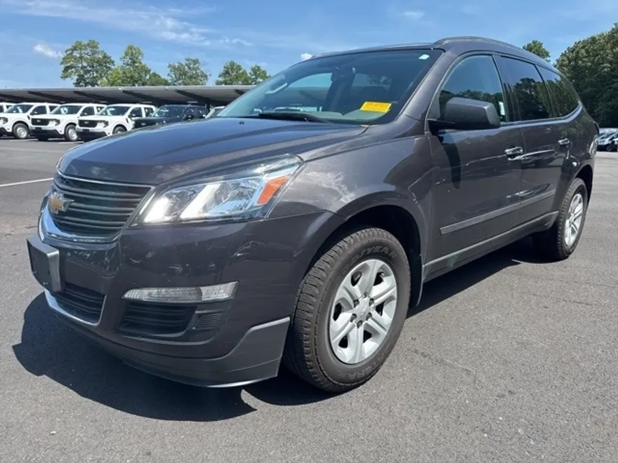 2017 Chevrolet Traverse LS photo 1