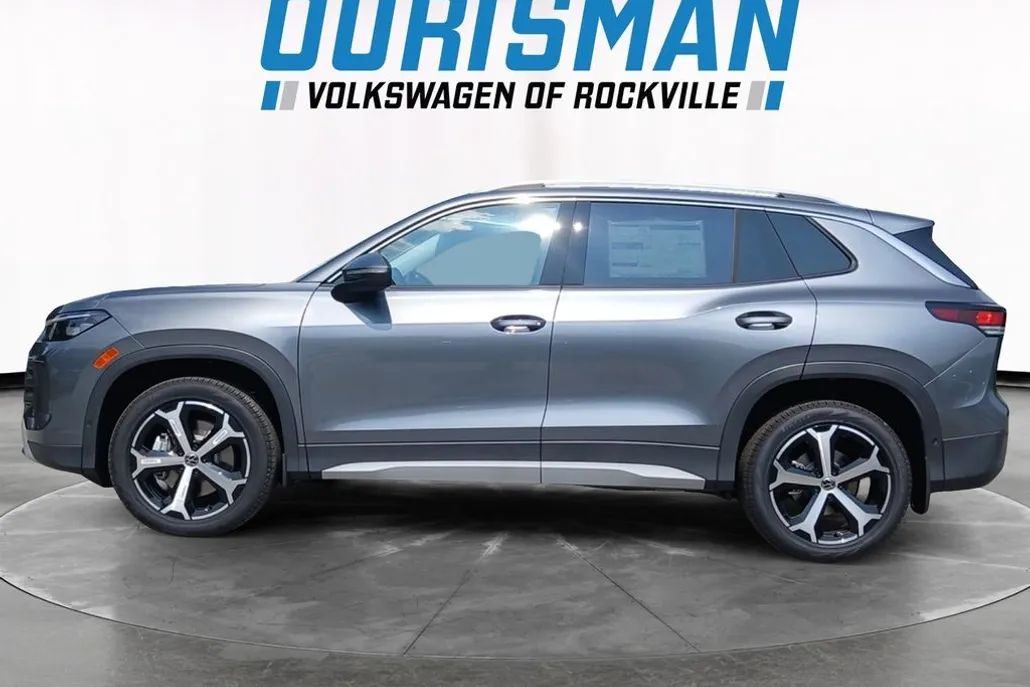 2025 Volkswagen Tiguan SE photo 1