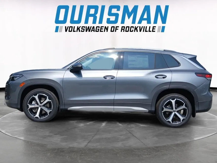 2025 Volkswagen Tiguan SE photo 1