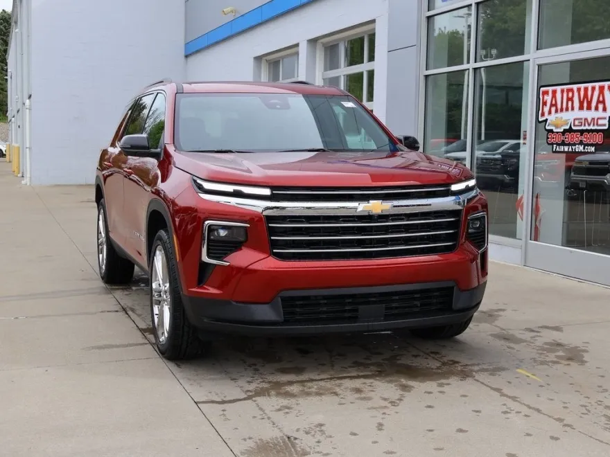 2025 Chevrolet Traverse photo 1