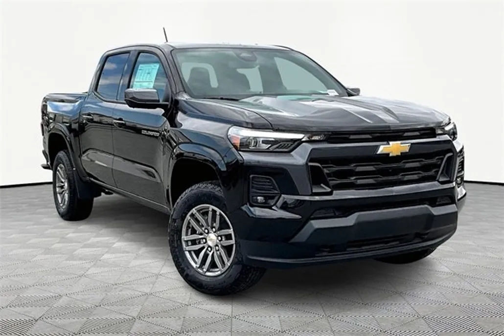 2025 Chevrolet Colorado Work Truck LT photo 1