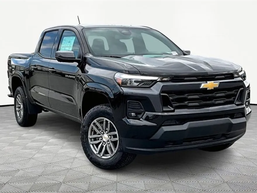 2025 Chevrolet Colorado Work Truck LT photo 1