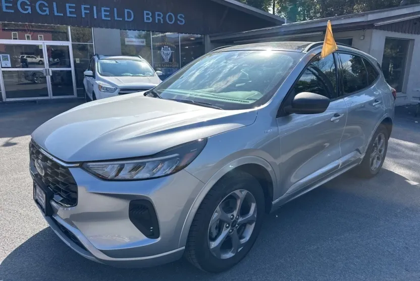 2023 Ford Escape ST-Line photo 1