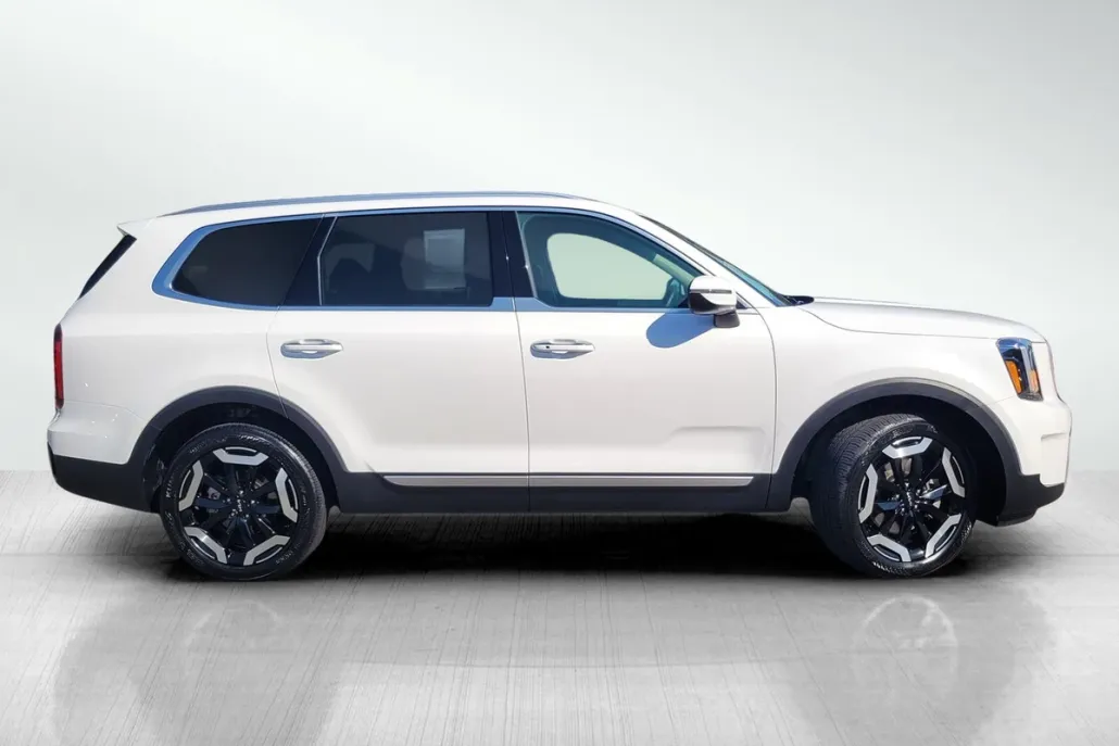 2024 Kia Telluride S photo 1