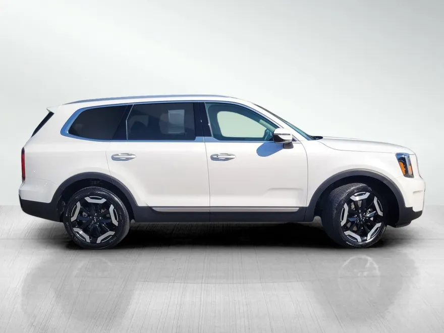 2024 Kia Telluride S photo 1