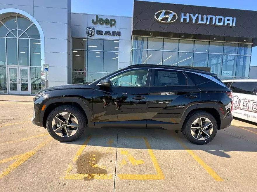 2025 Hyundai Tucson SEL photo 1