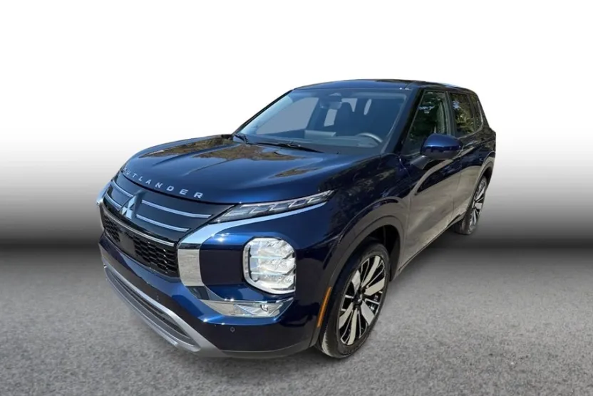 2025 Mitsubishi Outlander SE photo 1