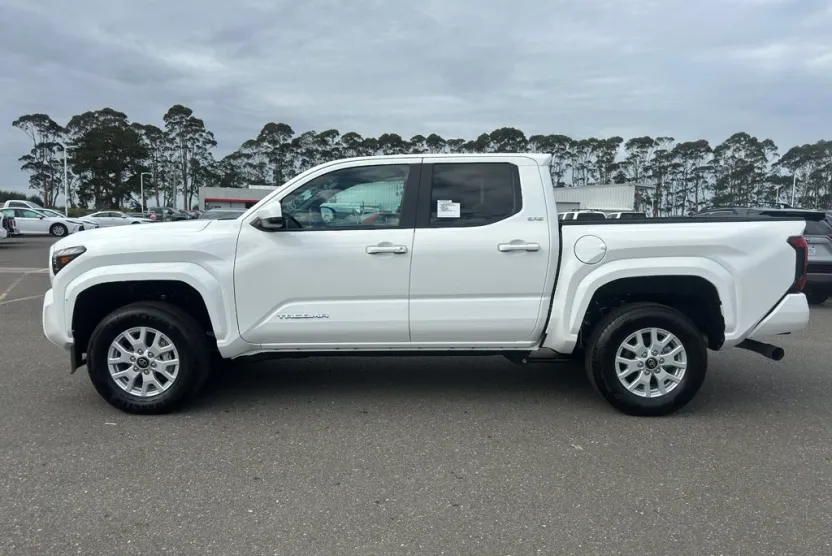 2025 Toyota Tacoma SR5 photo 1