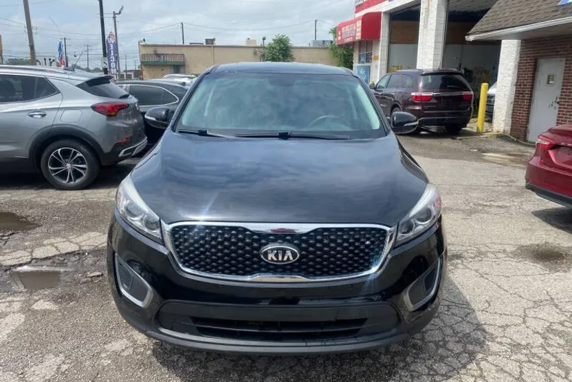 2017 Kia Sorento LX photo 1