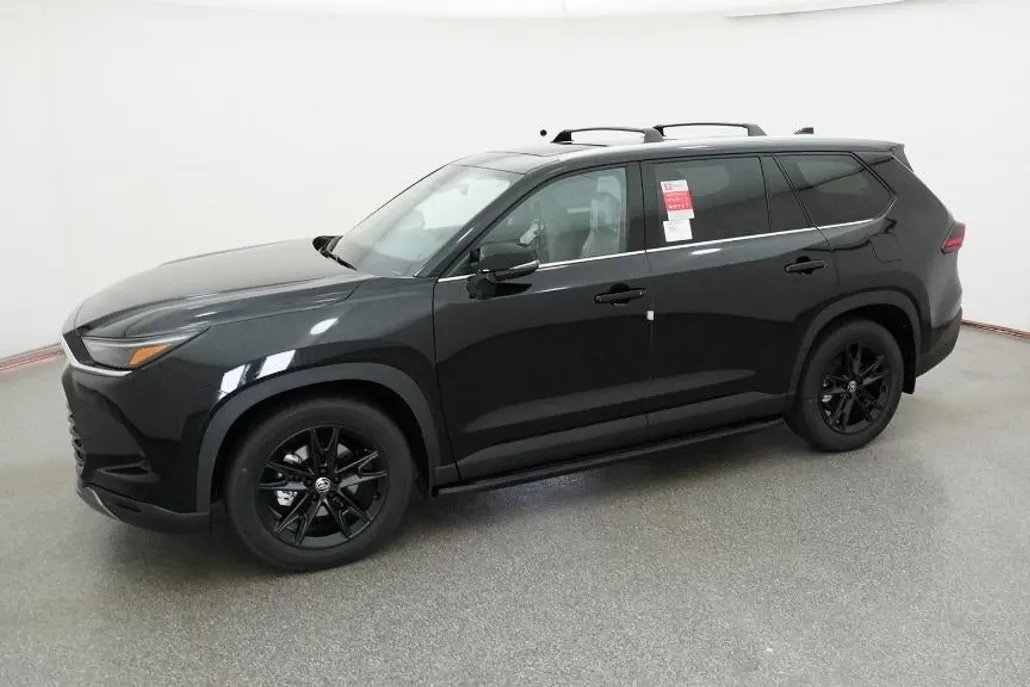 2026 Toyota Highlander Hybrid Limited photo 1