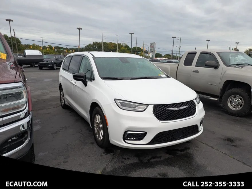 2024 Chrysler Pacifica Touring L photo 1