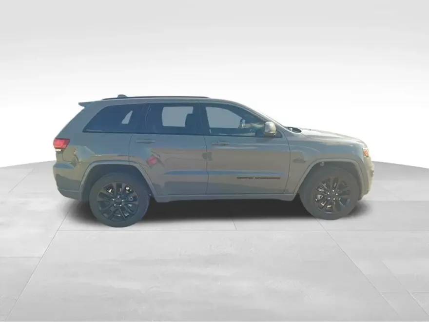 2021 Jeep Grand Cherokee Laredo X photo 1