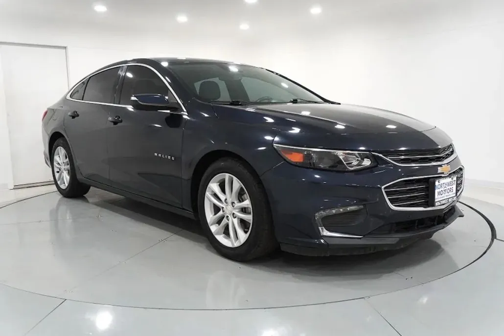 2017 Chevrolet Malibu Hybrid photo 1