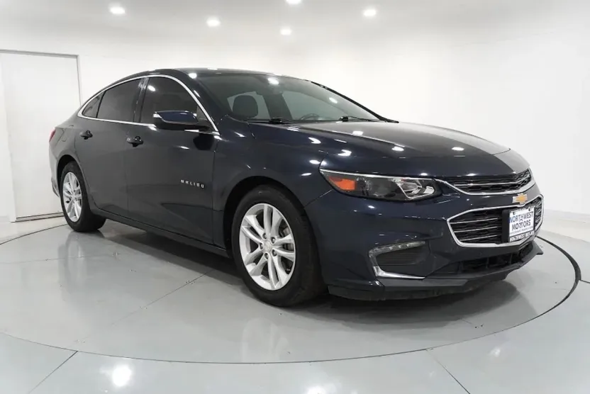 2017 Chevrolet Malibu Hybrid photo 1