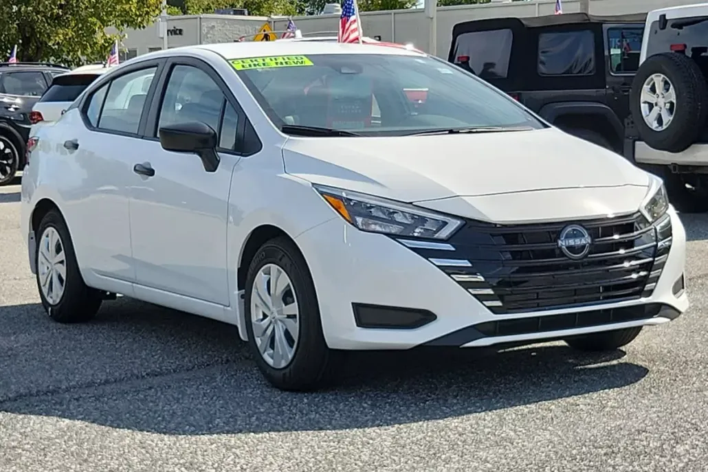 2025 Nissan Versa S photo 1