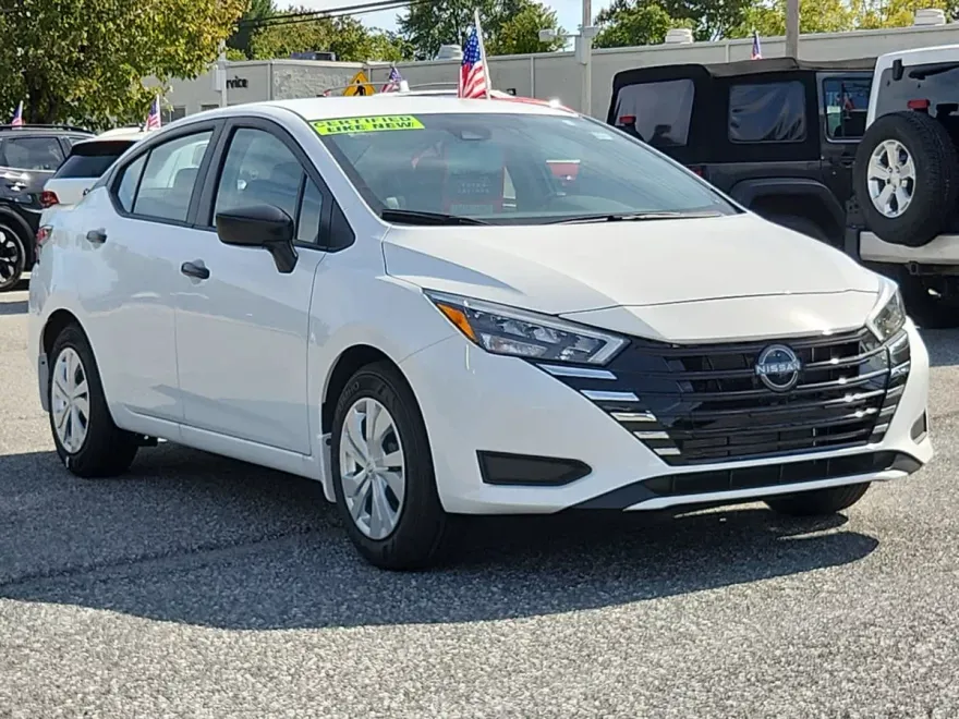 2025 Nissan Versa S photo 1