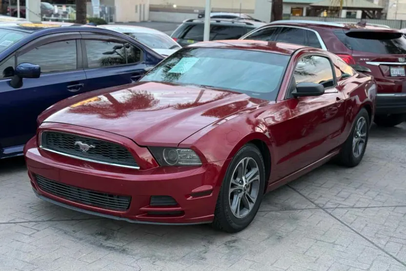 2014 Ford Mustang V6 photo 1