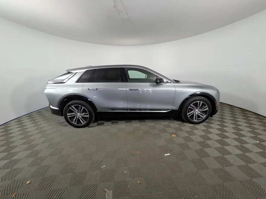 2024 Cadillac Lyriq Luxury photo 1