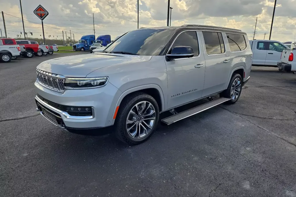 2023 Jeep Grand Wagoneer L III photo 1