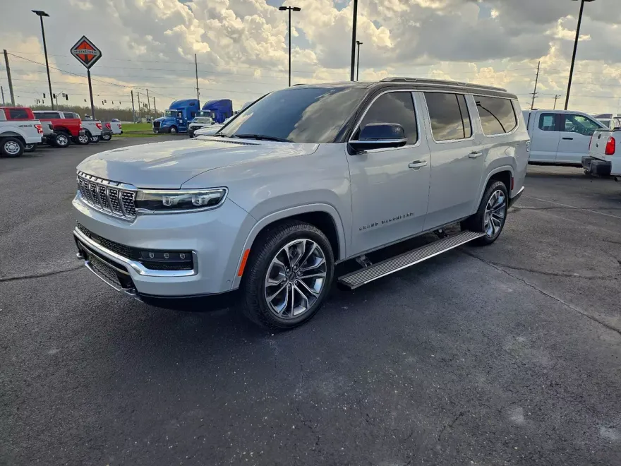 2023 Jeep Grand Wagoneer L III photo 1