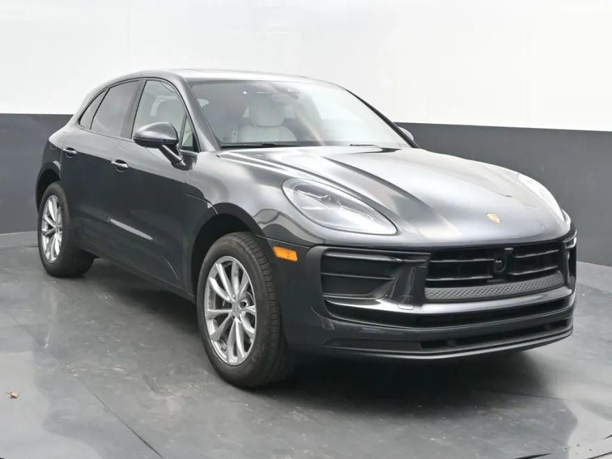 2025 Porsche Macan T photo 1