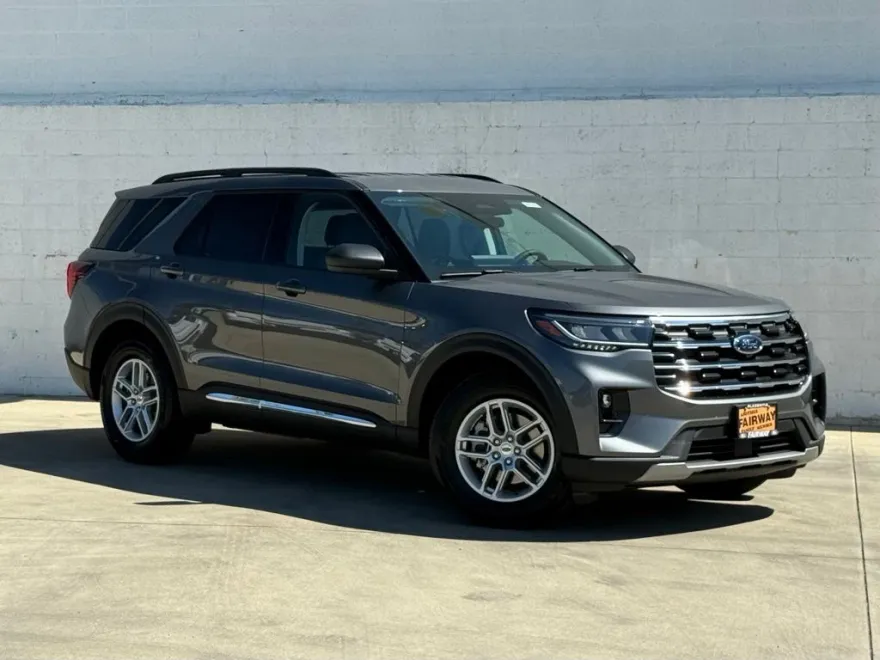2025 Ford Explorer photo 1