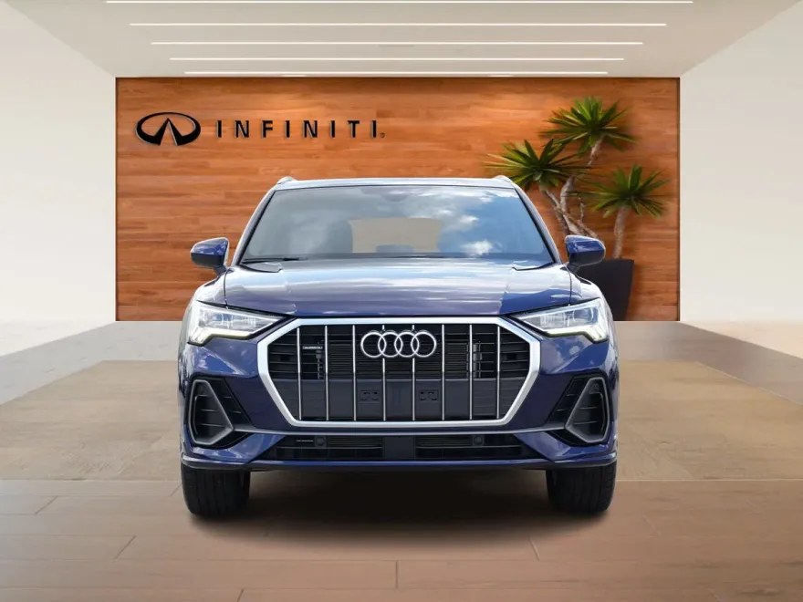 2025 Audi Q3 S line Premium photo 1