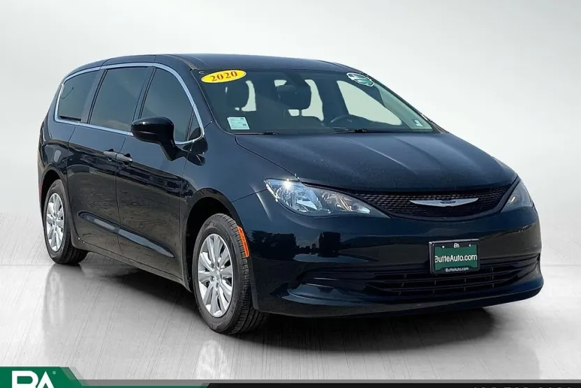 2020 Chrysler Voyager L photo 1
